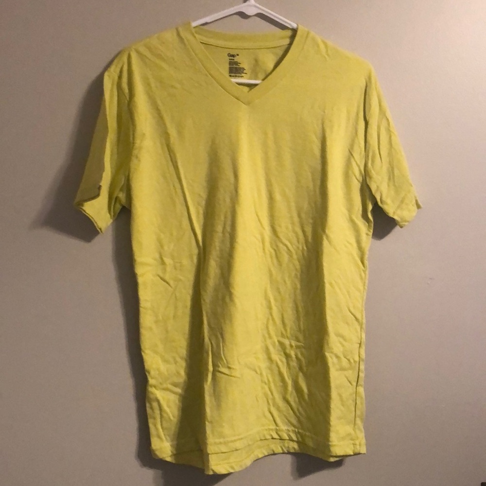 2 GAP V-NECK SHIRTS